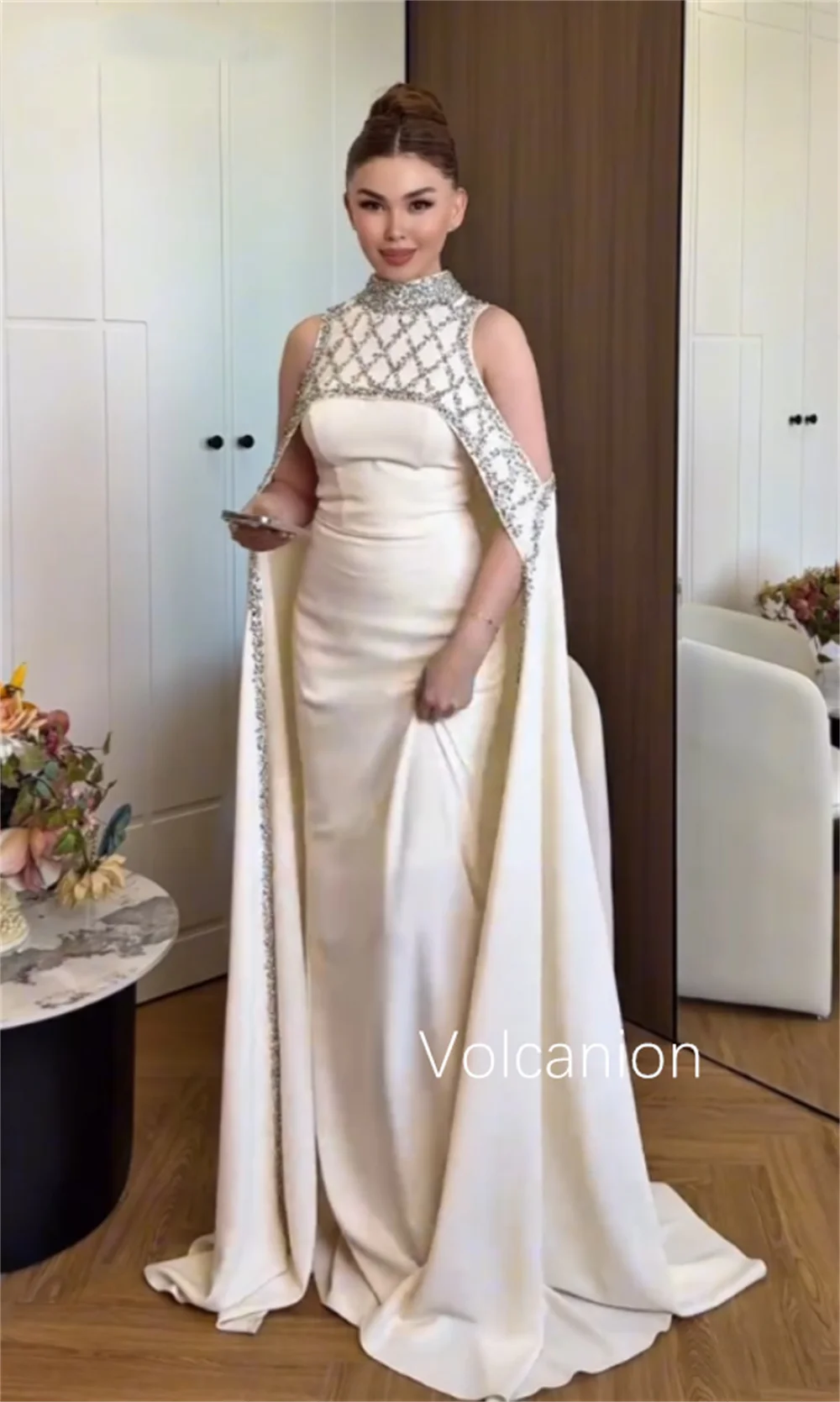 فساتين طويلة مخصصة من الجيرسيه مطرزة بياقة عالية مستقيمة مناسبة مخصصة للسهرات الرسمية المتألقة الرائعة