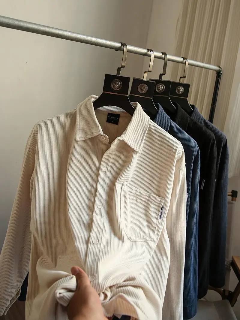 

Осенне-зимняя мужская рубашка в американском ретро-стиле, цвета хаки, из вельвета, с цветным воротником, повседневная, с длинным рукавом, в полоску, модная, молодежная, свободного кроя