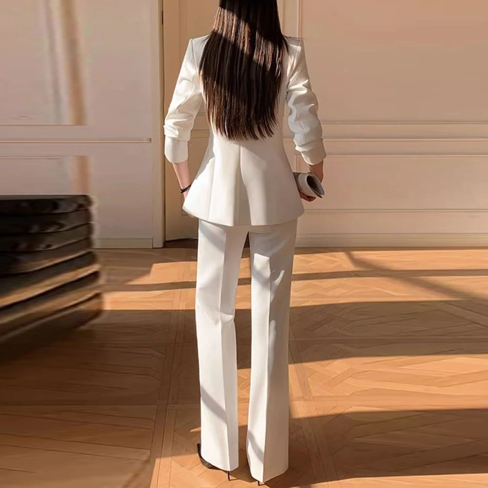 2025 primavera y otoño nuevo traje de estilo chino bordado de alta costura traje con hebilla pantalones acampanados blancos