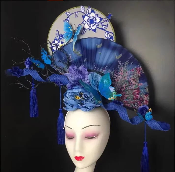 

Синий и белый фарфоровый головной убор Cheongsam в китайском стиле с кисточками и веером