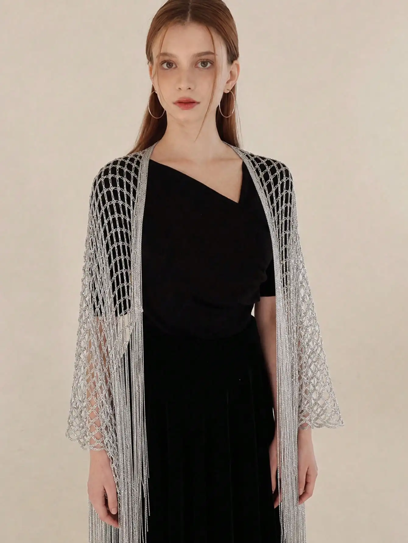 

1pc Women's Shiny Hollow Tassel Shawl, Luxurious Sheer Lightweight Knitted Mesh Shawl, High-Luster Atmosphere Cardigan, Suitable For Parties, Galas, Weddings And Other Occasions