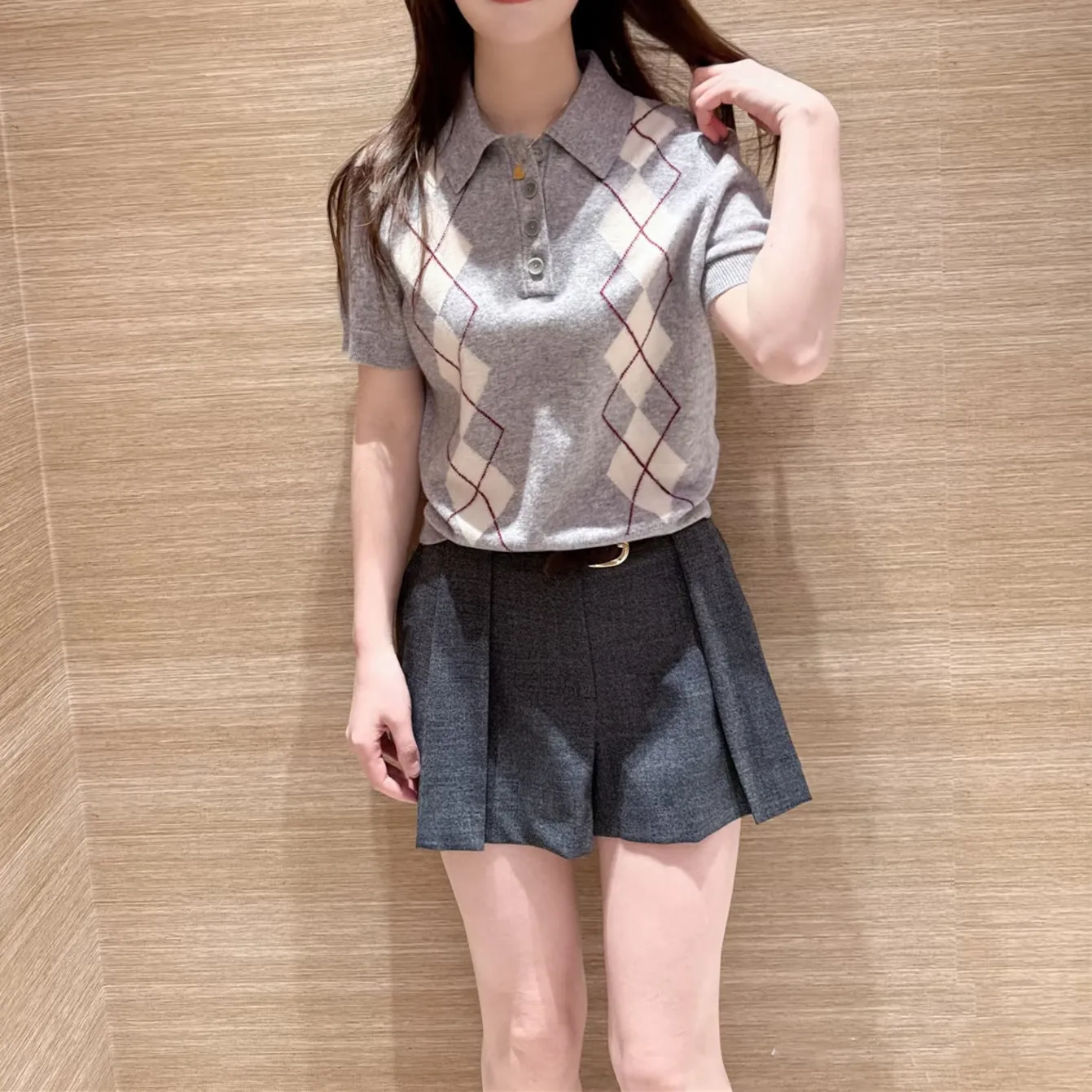 Top de Malha de Manga Curta com Gola  Estilo Europeu de Alta Qualidade com Bloco de Cores e Padrão Geométrico para Mulheres