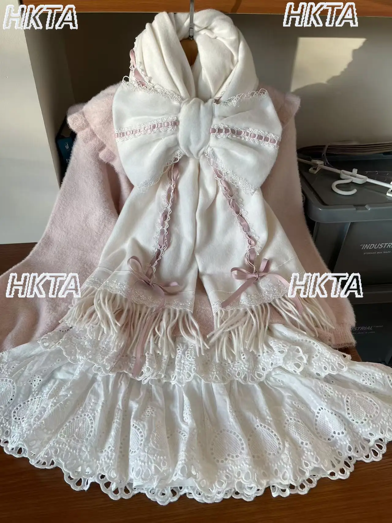 لطيف الرجعية الشريط الأوشحة النساء الدافئة جديد الشتاء وشاح للرقبة مع شرابات القوس هدية عيد ميلاد للفتيات لوليتا الكشمير وشاح شال #2