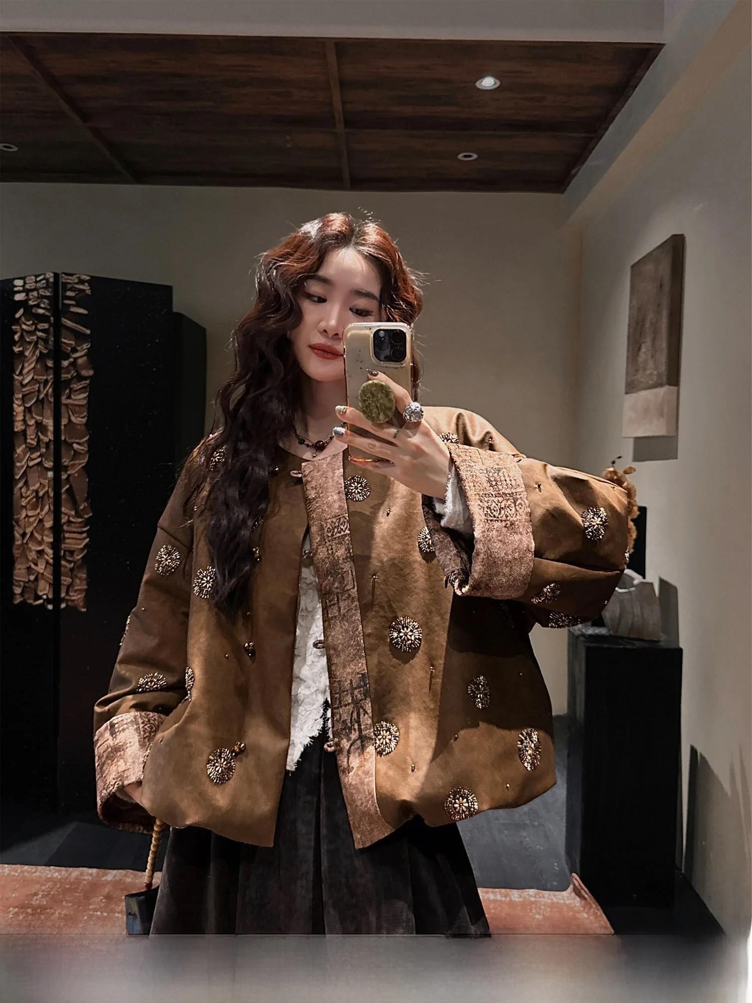 

Зимняя женская верхняя одежда Sanji Bla Flower: Новая китайская вышивка, бисерная отделка, красивая зимняя одежда