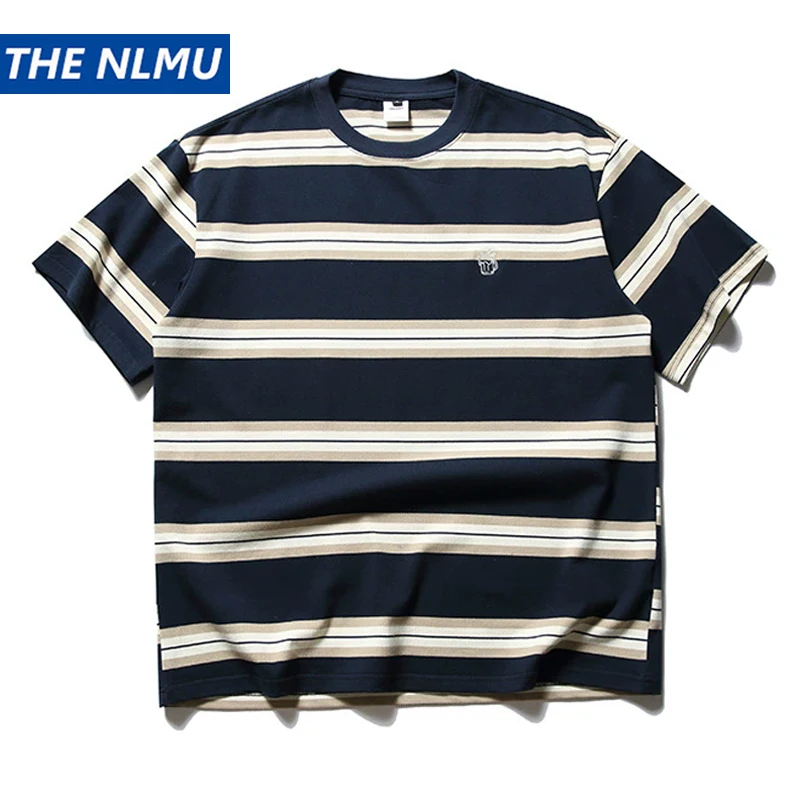 

Винтажная полосатая футболка для мужчин, оверсайз, свободный крой, повседневная уличная мода, короткий рукав, топ для уличного стиля.