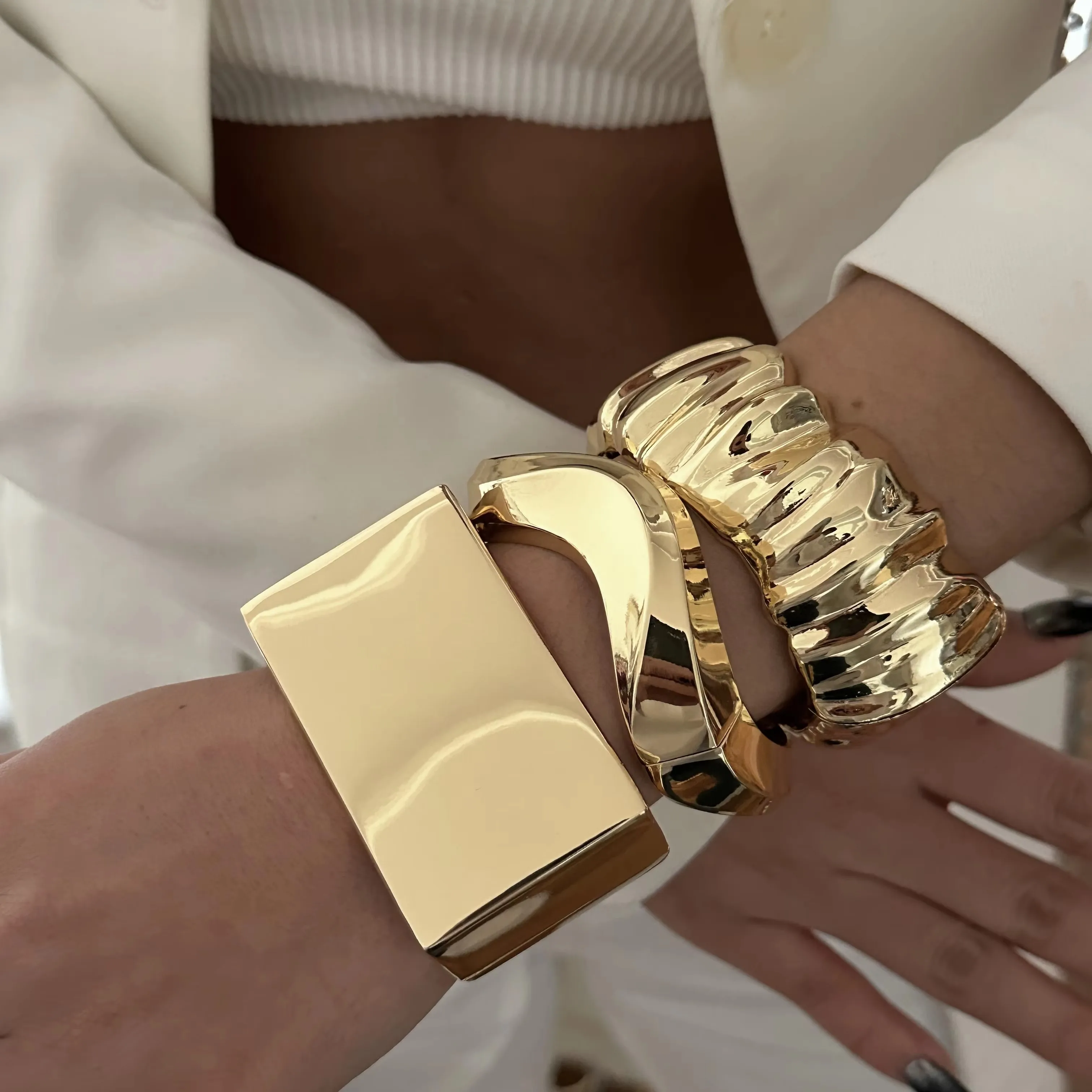 Übertriebene Punk Glatte Heavy Metal Chunky Frühling Armreifen für Frauen Hip Hop Gold Farbe Geometrische Armbänder Schmuck Zubehör – Detail 2