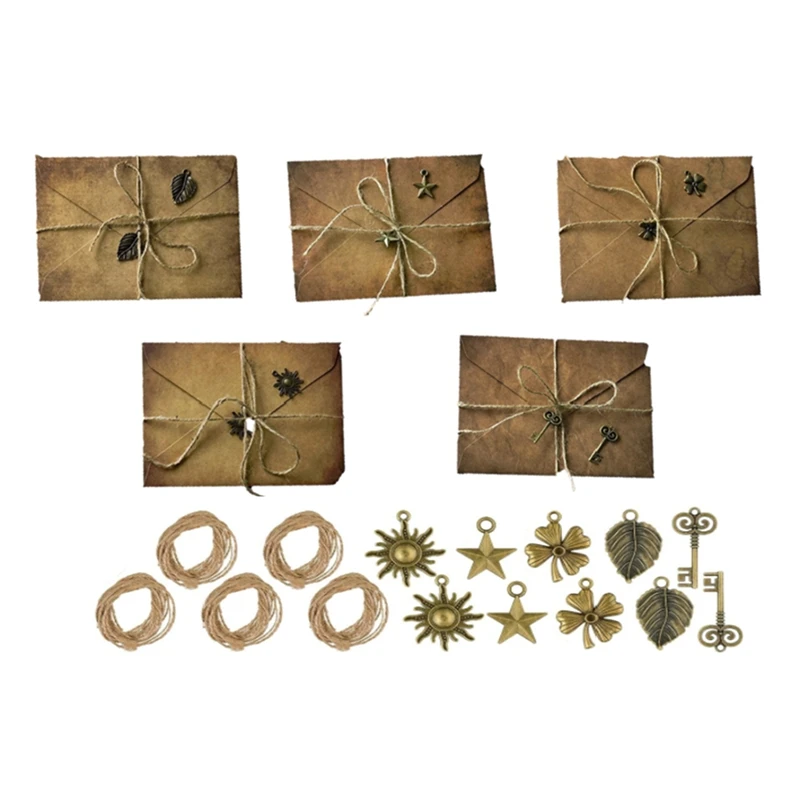 Набор винтажных бумажных и конвертов включает в себя бумагу для письма, конверты, винтажные аксессуары, веревка