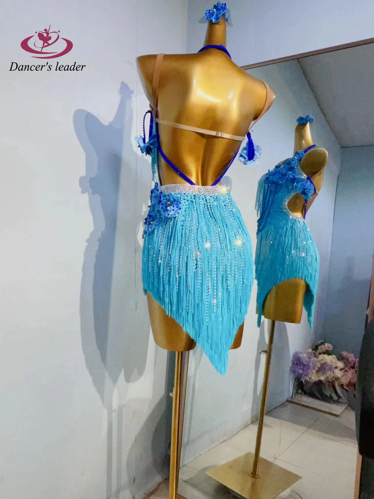 ラテンダンスステージ女性のハイエンドカスタマイズされたブルーフラワー襟、タッセルサスペンダー、サンバラインストーンパフォーマンスコスチュームドレス