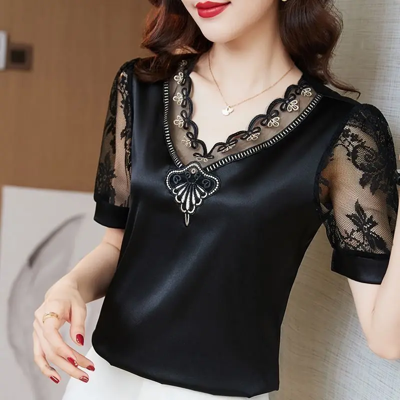 Women\'s Clothing Vintage Floral Embroidery Shirt Elegant Lace V-Neck Summer New Fashion Hollow Out Casual Gauze Patchwork Blouse