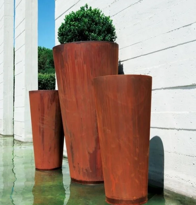 

Steel metal flower pot, rust steel flower pot, flower pot.