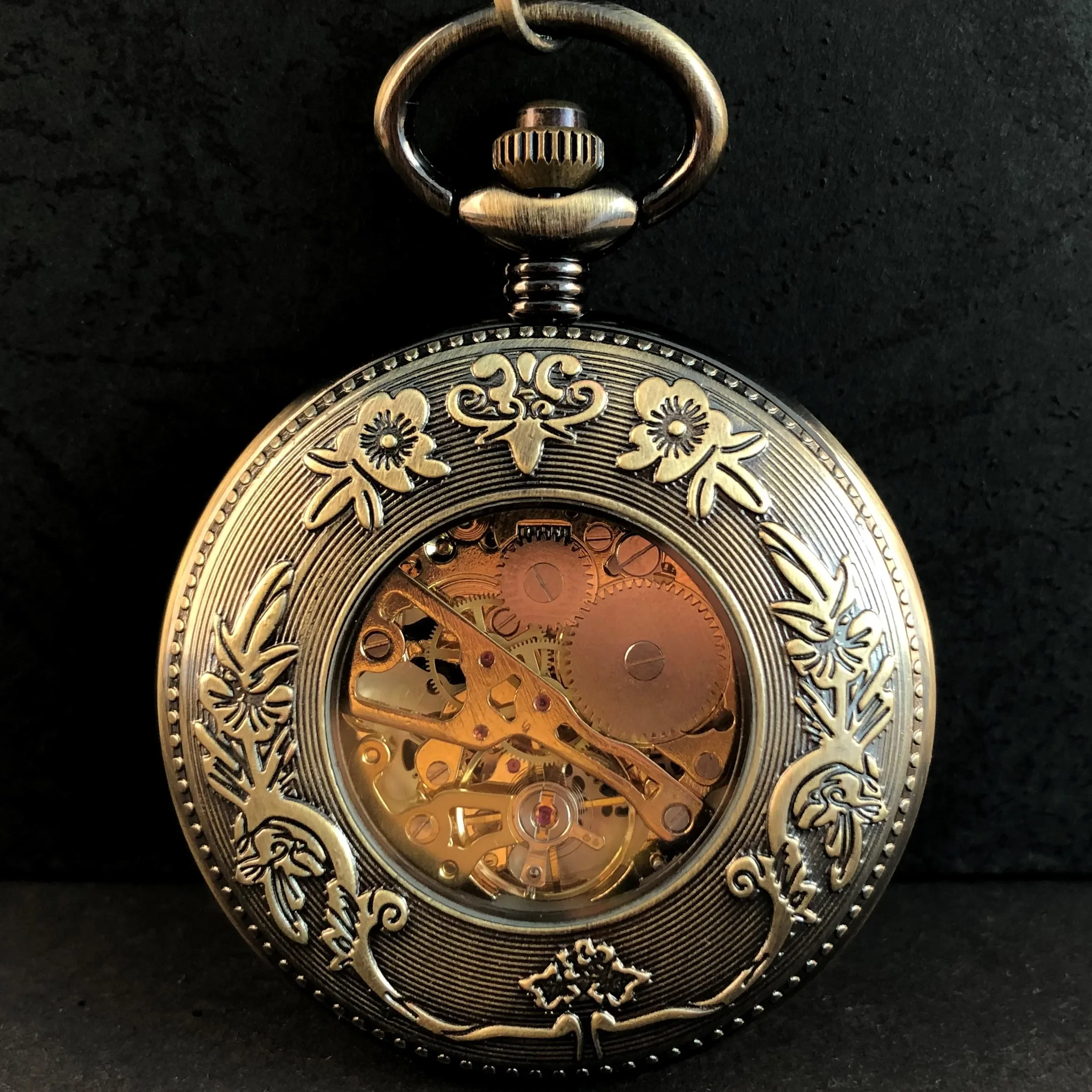 Reloj de bolsillo con esqueleto cubierto de números romanos Vintage, colección de relojes de cadena mecánicos con colgante antiguo para hombres y mujeres