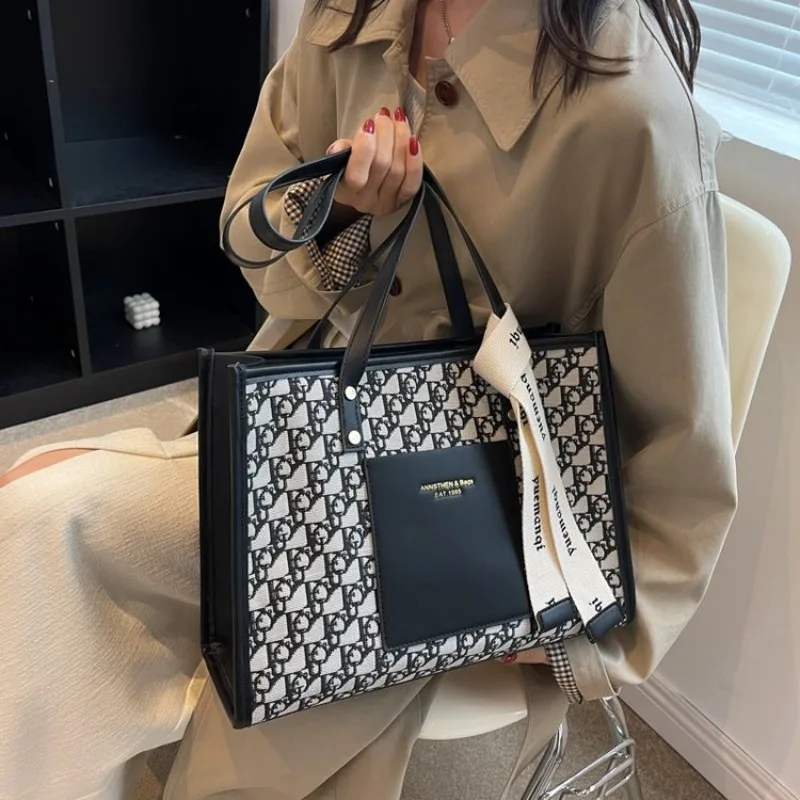 

Художественная легкая роскошная сумка, французский стиль для модных повседневных поездок и повседневных мероприятий