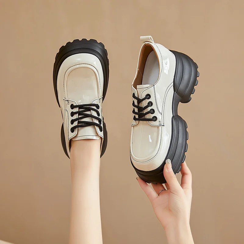 

Французские кожаные туфли на толстой подошве в британском стиле, женские осенние лоферы с глубоким вырезом, новинка 2025, черные туфли на плоской подошве