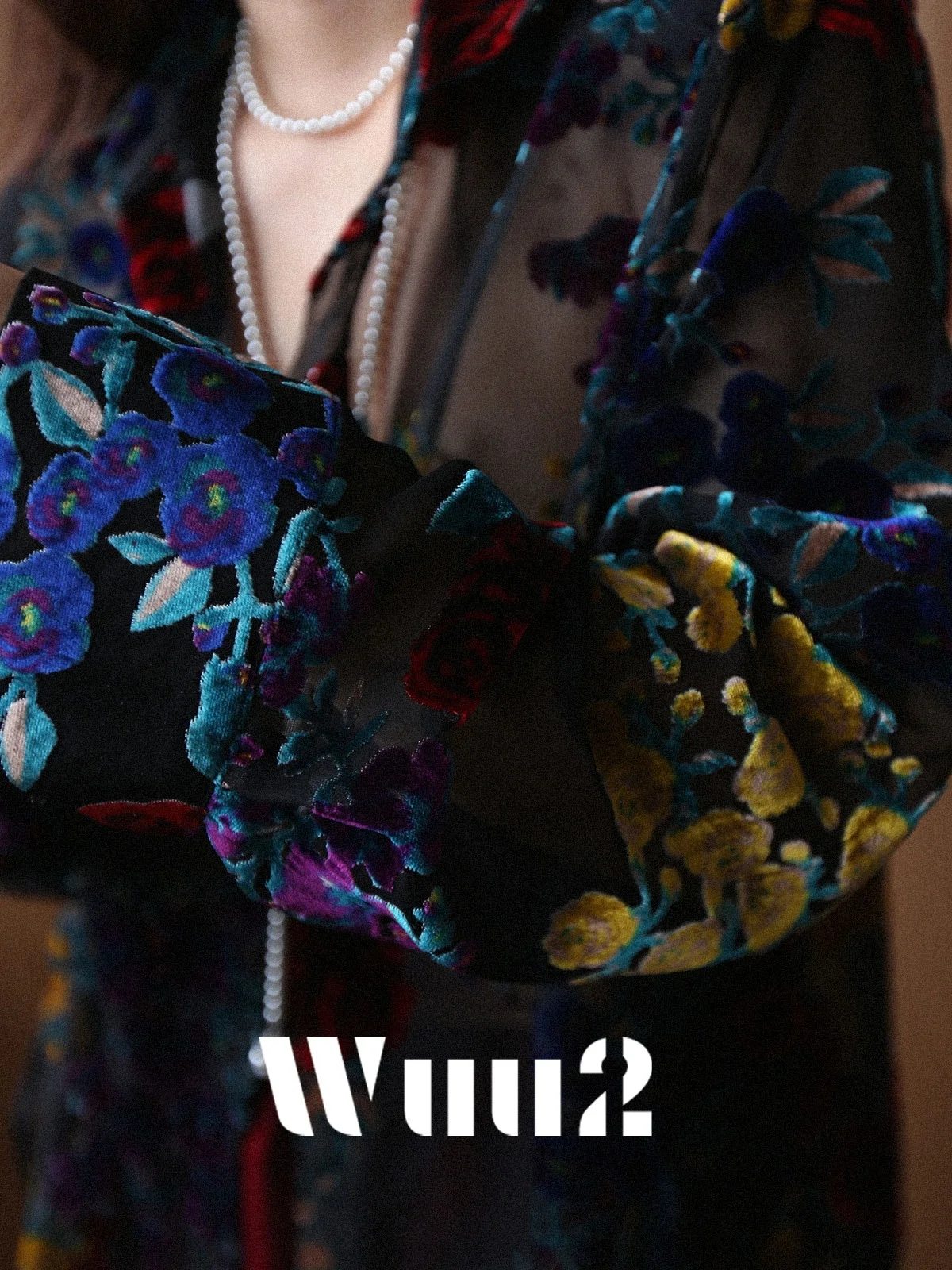 

Уникальная красивая бархатная женская рубашка в стиле ретро с цветочным принтом, длинными рукавами, V-образным вырезом и пуговицами, повседневная одежда