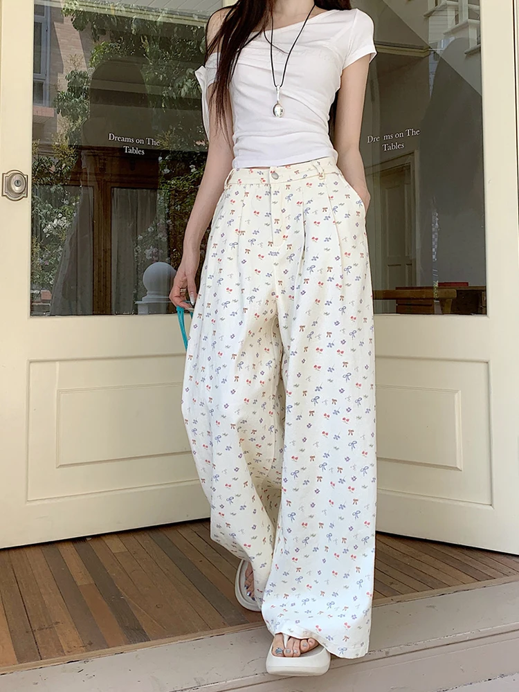 

Расклешенные джинсы для женщин, вышивка, цветочный узор, принт, графическое художественное украшение, женская джинсовая мода, эстетичная, модная, уникальная