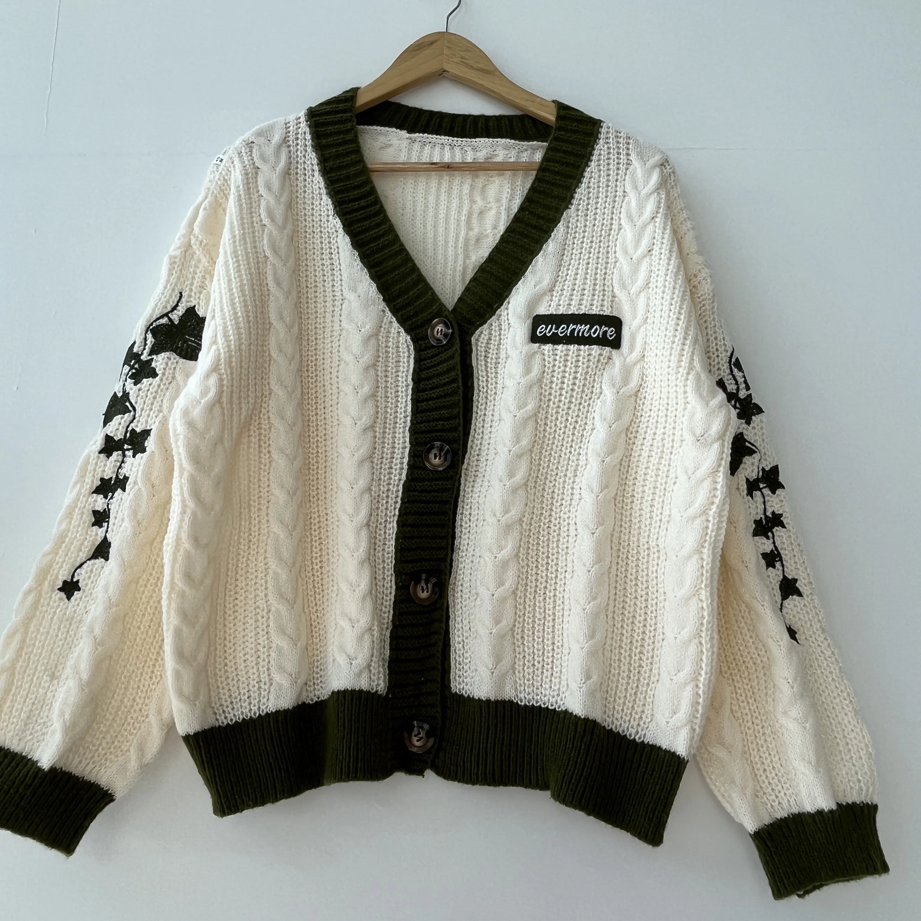 1989 Warm V-neck Knitted Folklore Beige Cardigan Women Autumn Flower Embroidery Cardigan Female Green Evermore Sweaters