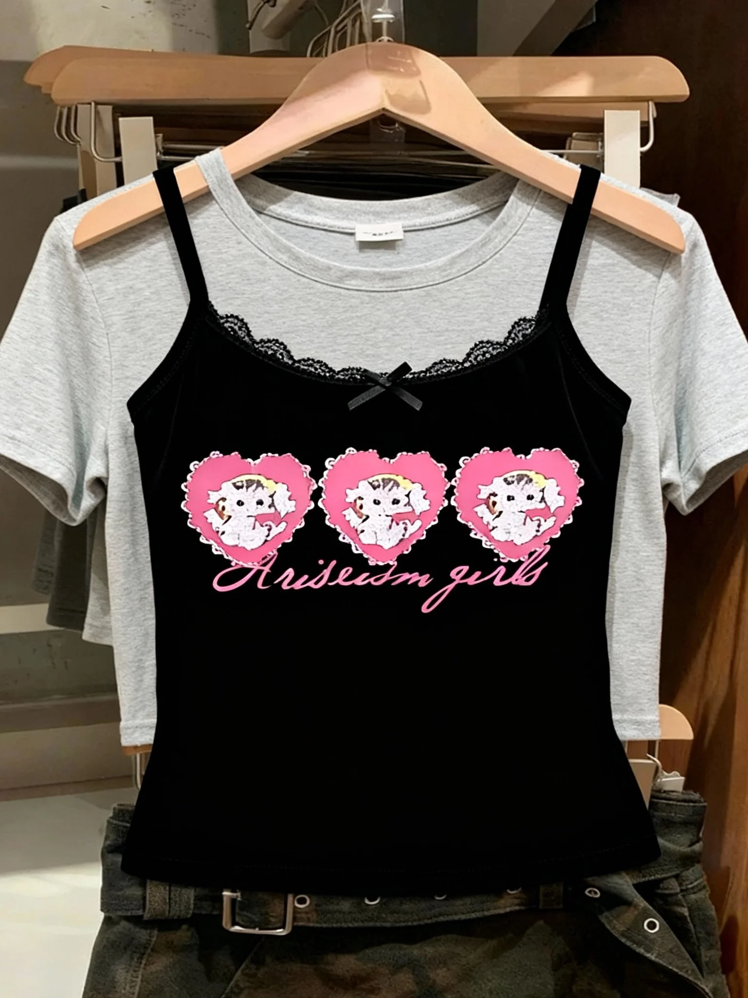 

Короткий топ с круглым вырезом и кружевом, с подкладкой на груди, в американском стиле, весна-лето, с принтом, верхняя одежда для женщин, укороченная длина, 3D-эффект