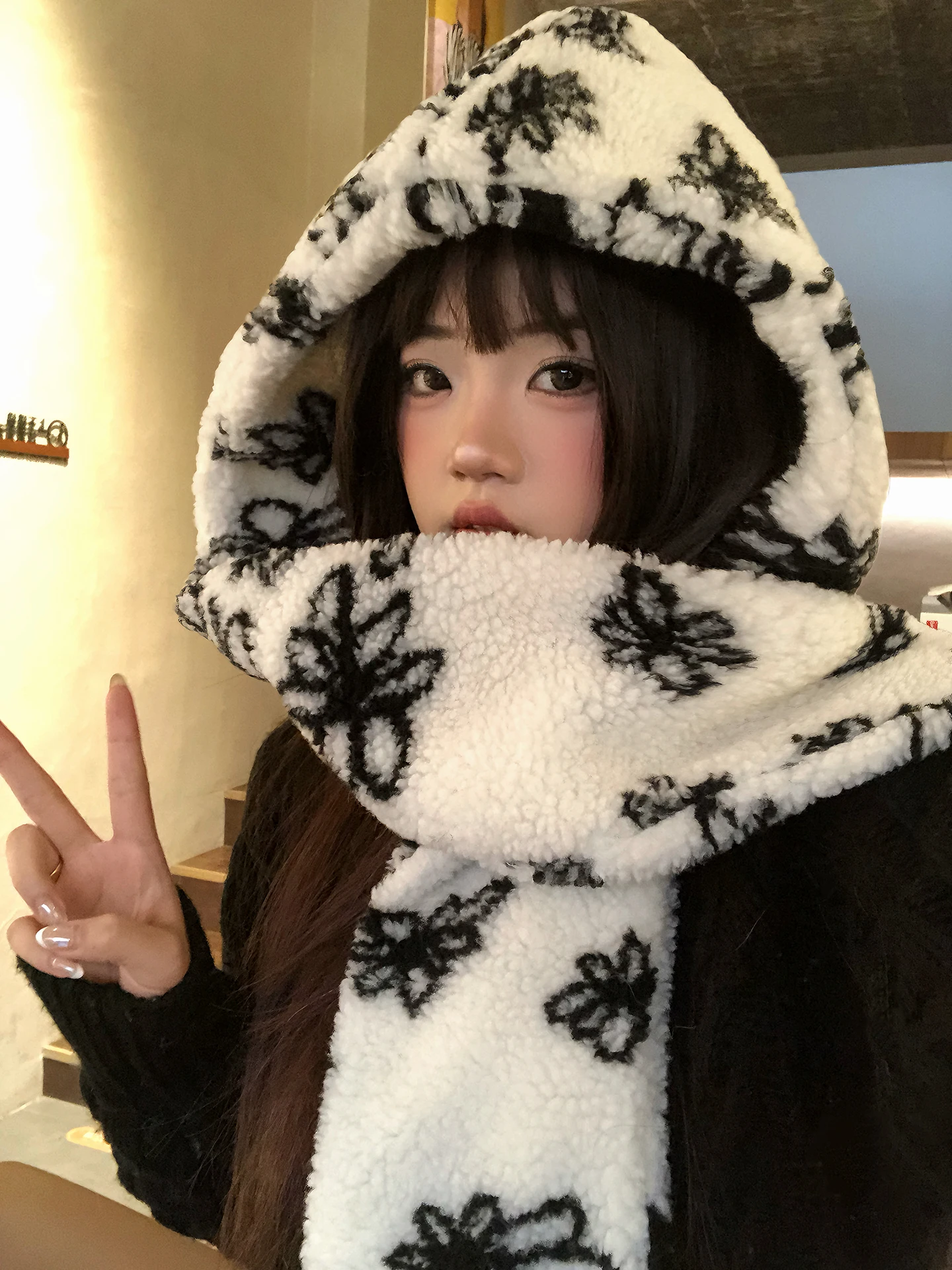 

Милая женская зимняя теплая шапка-шарф с цветочным узором, цельная, с защитой от холода, с капюшоном, для защиты шеи