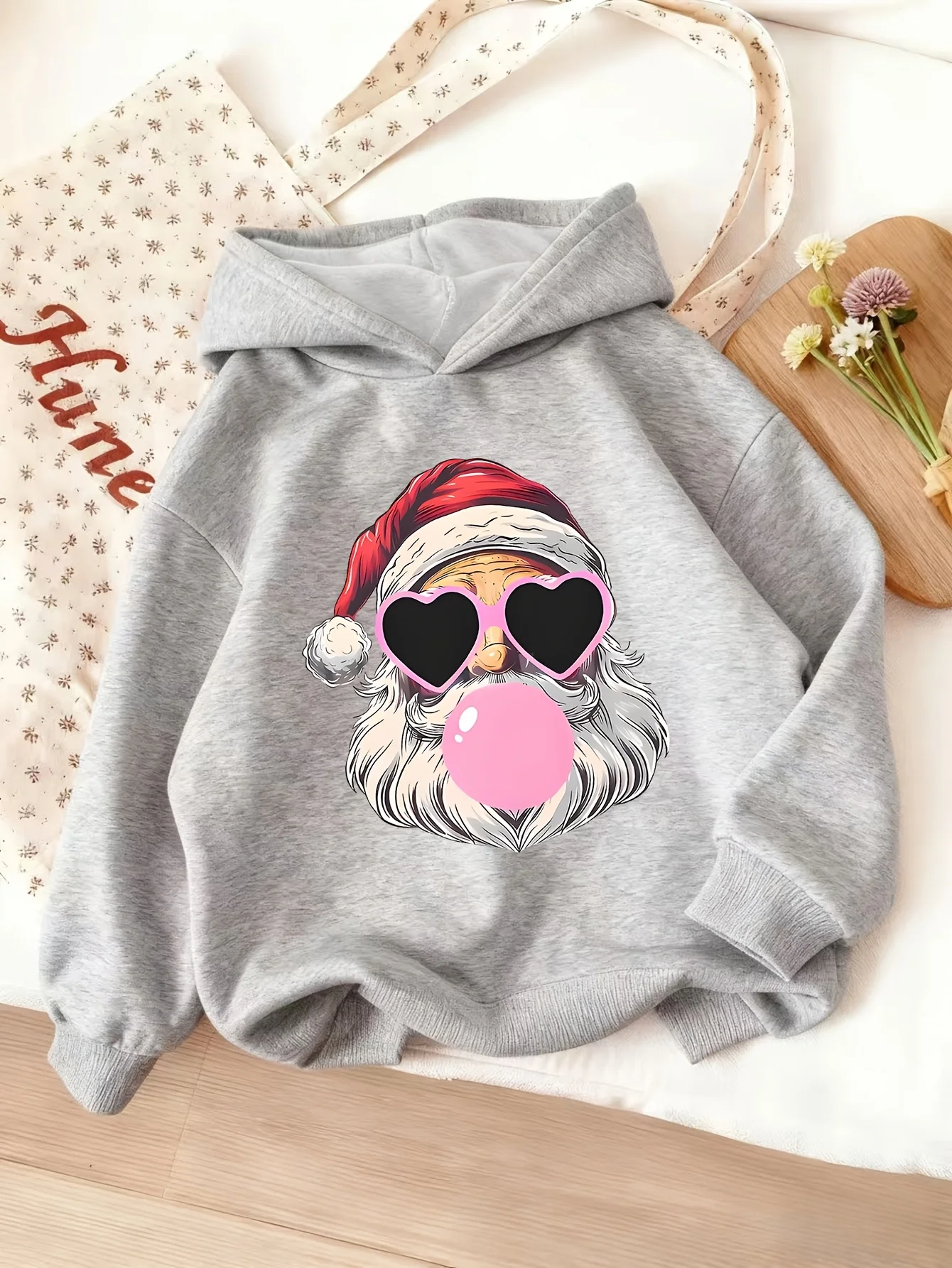 Girls' hooded sweatshirt, ChristmasthemeSanta Claus sweatshirtquirkyand unique heart-shaped sunglassesSantaClausblowing bubbles.