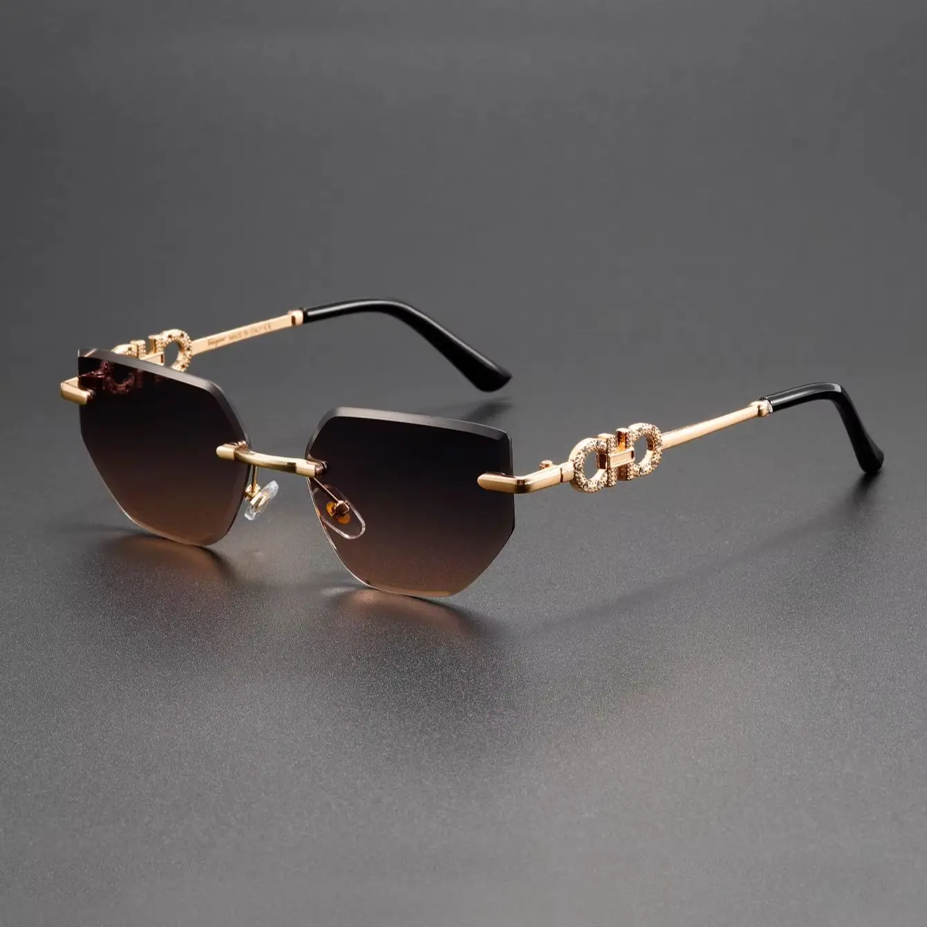 Unisex-Spezialform mit geometrischer Randloser Schnittkante, personalisierte Bügel, verzierter Metallrahmen, lässiger Alltagsrahmen