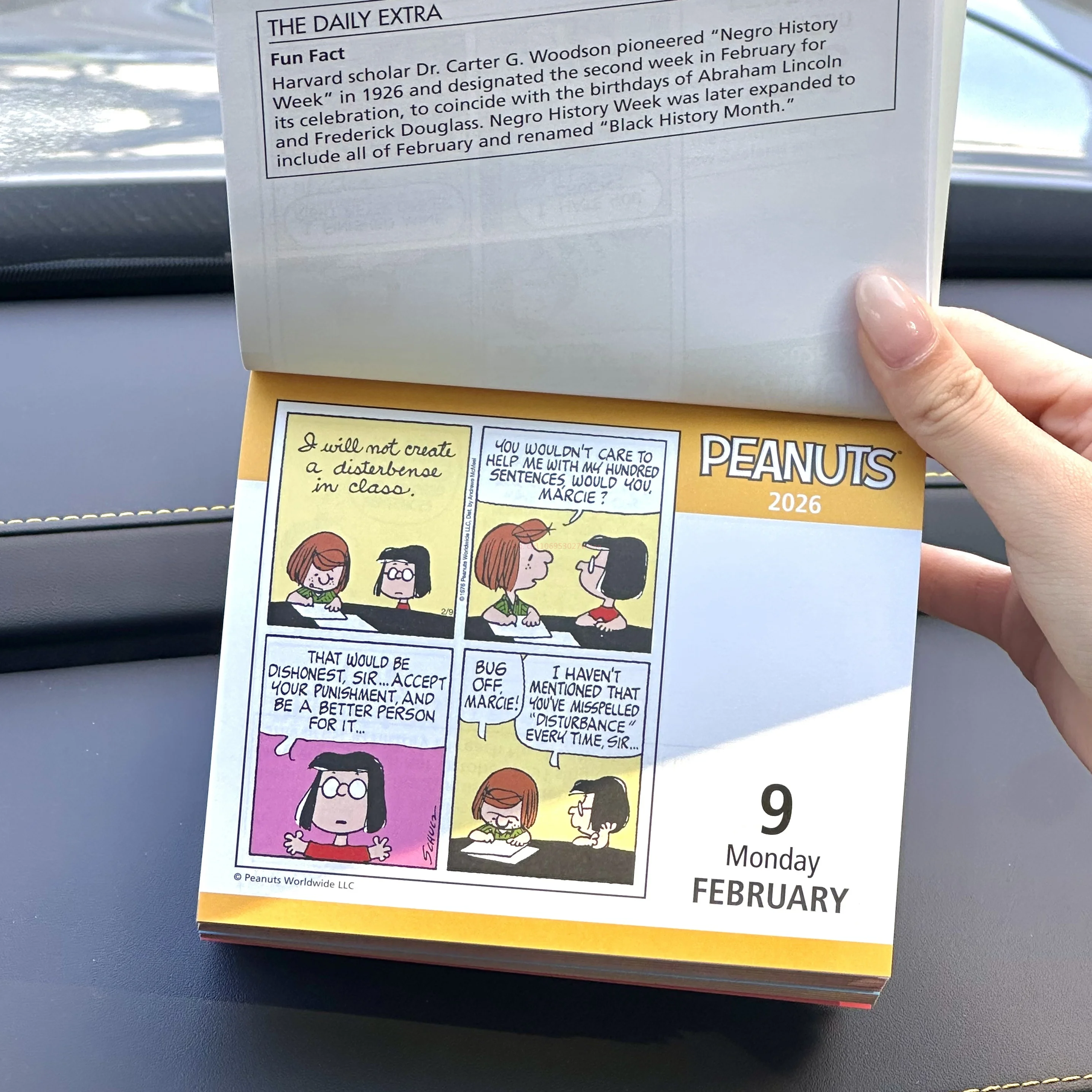 2026 Snoopy Calendário Anime Calendário de mesa Criativo Dos Desenhos animados Pingentes de papel rasgável Decoração de mesa Presentes de papelaria de escritório