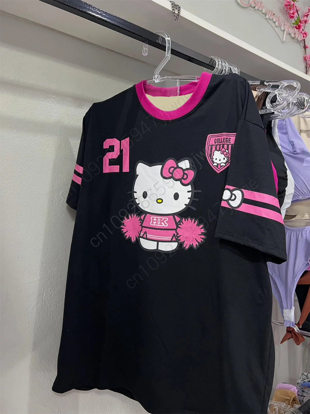 كلية نمط مرحبا كيتي جيرسي ملابس رياضية تي شيرت عصري الشارع الشهير قصيرة الأكمام الخريف جديد المرأة الجرافيك تي شيرت #2