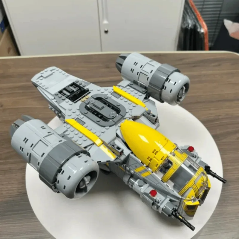 930-teiliges Neues Interstellares Bausatzmodell Razor Crest Transportschiff Bausteine Auf Lager Spielzeug Weihnachtsgeschenke für Erwachsene – Detail 2