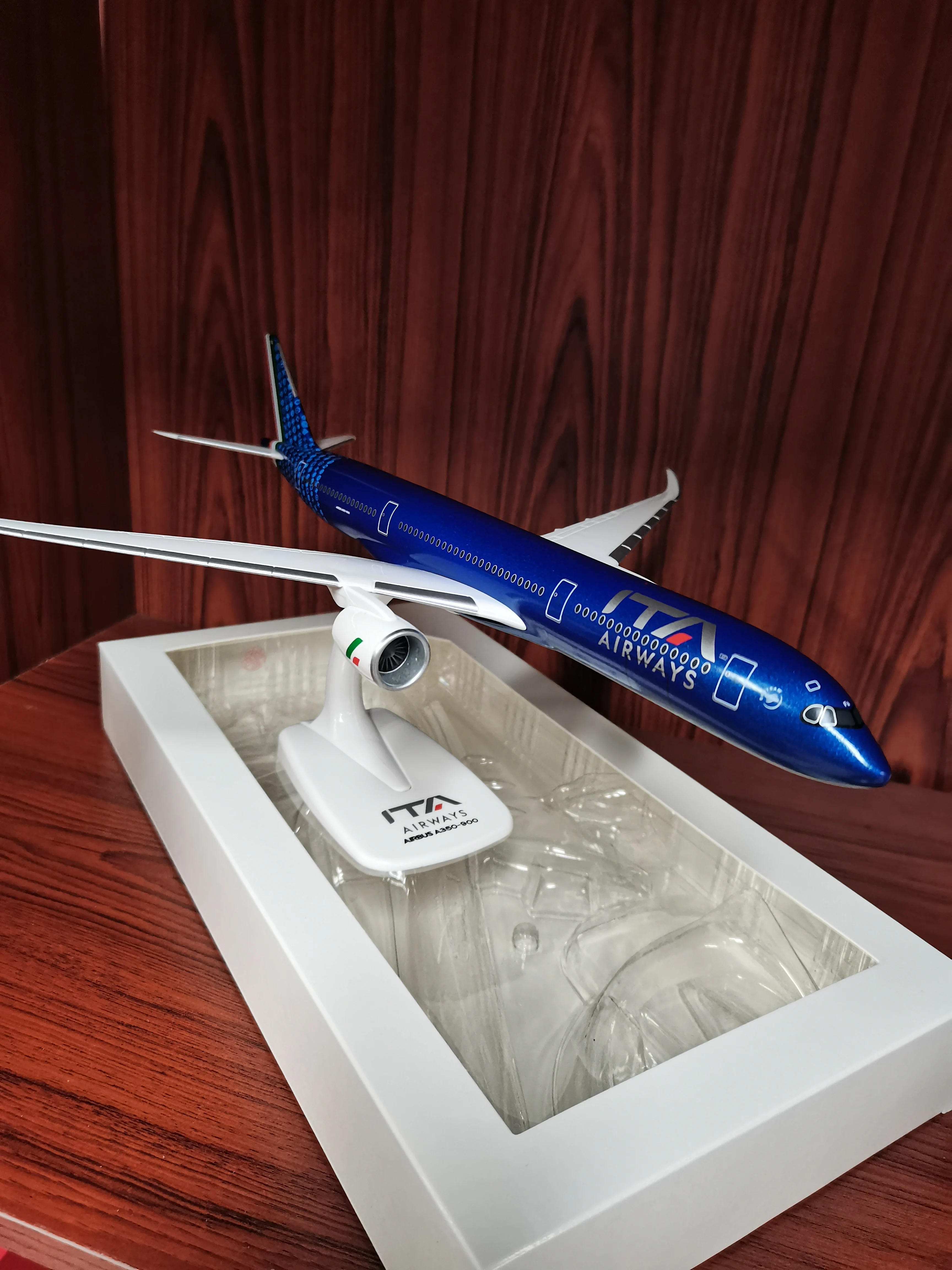 Decorate Airplane 1/200 for A350 A350-900 Italy ITA Airline Aircraft ABS Assembly Plane Model Scale Airbus Aircraft for Collecti