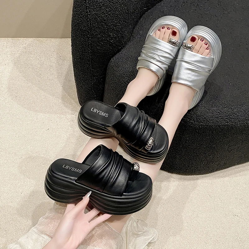 2024 Summer New Pinch Toe Slippers Womens Platform Gladiator Shoes Flip Flop Pleated Soft Leather Comfortable Thick Sole Sandal