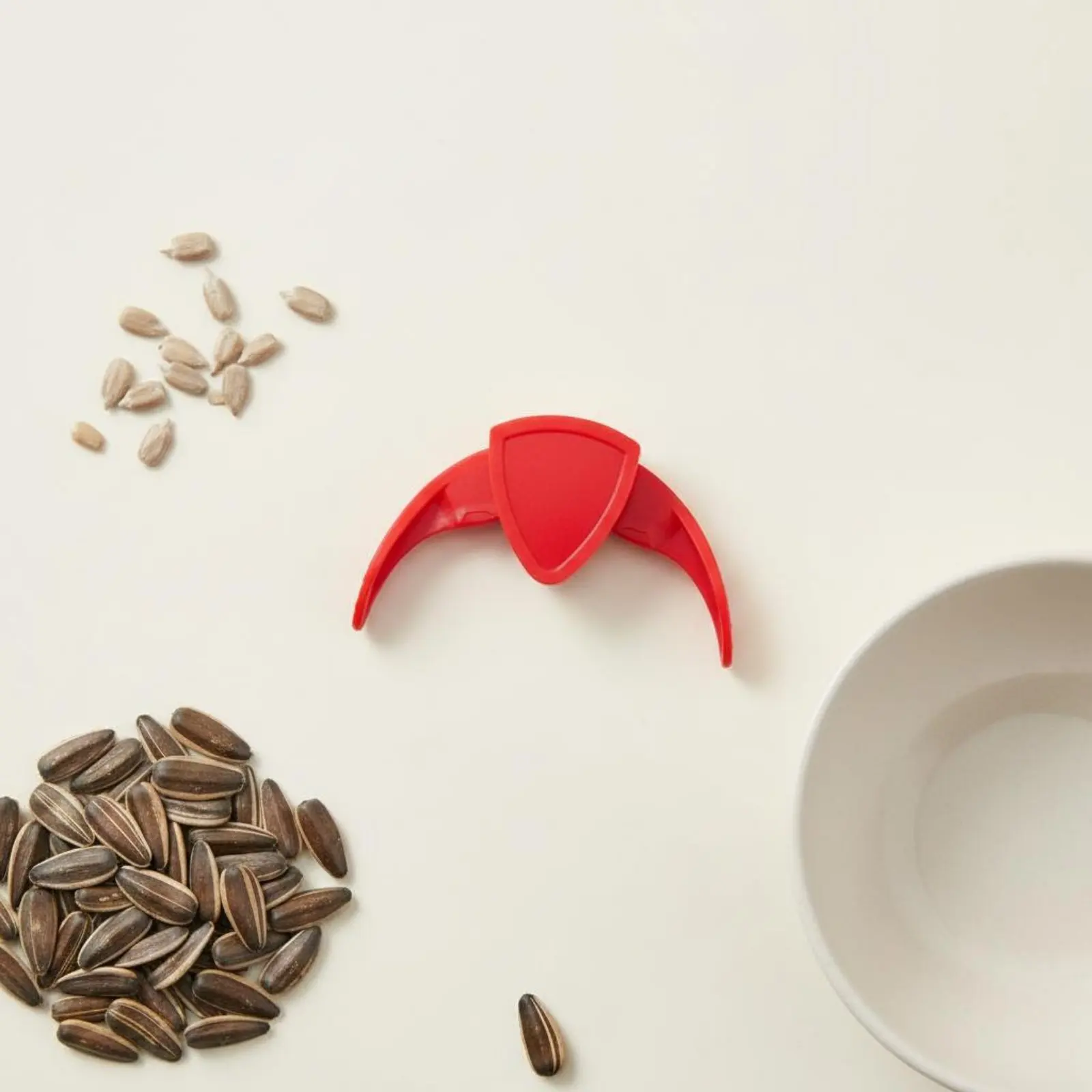 

Seed Seed Sheller Easy to Use Seed Seed Plier Nut Cracking Tool Portable Conifer Nut Opener Comfortable Grip
