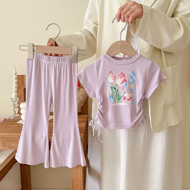 طقم بناتي بأكمام قصيرة مطبوع عليه زهور حلوة ورقبة دائرية من القطن تي شيرت عالي الخصر للتخسيس بلون سادة سروال جرس