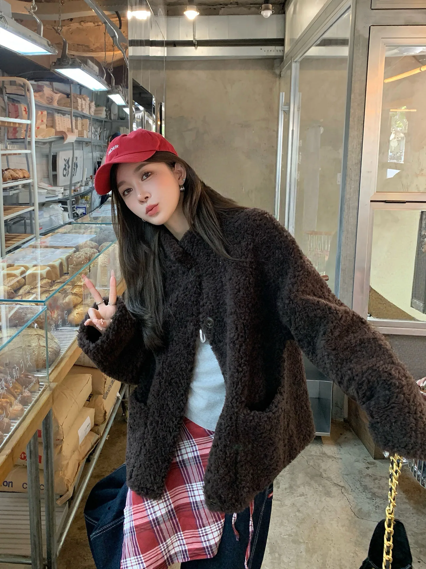 

Женская теплая повседневная короткая куртка из овечьей шерсти и кожи GG Coffee Street 00 с длинными рукавами