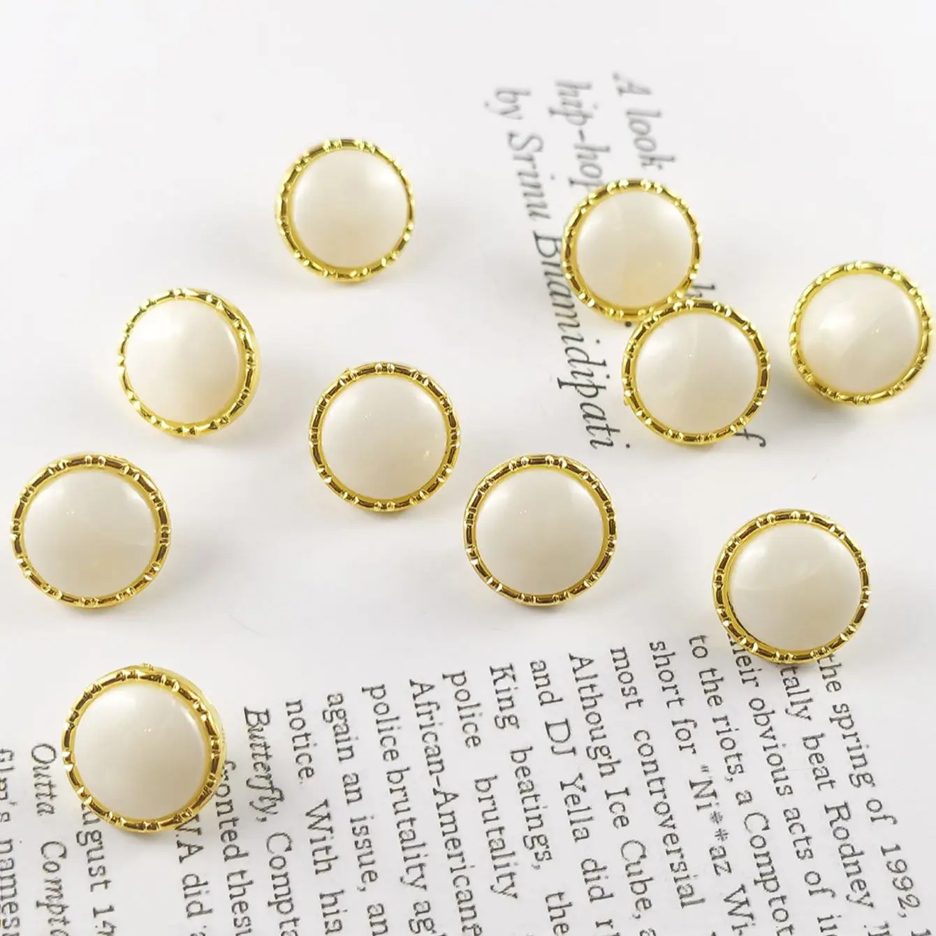 10 pz/set bottoni con gambo di perle di colore bianco nero bottoni da cucito con diametro di 15mm sul retro in metallo per abbigliamento decorazione