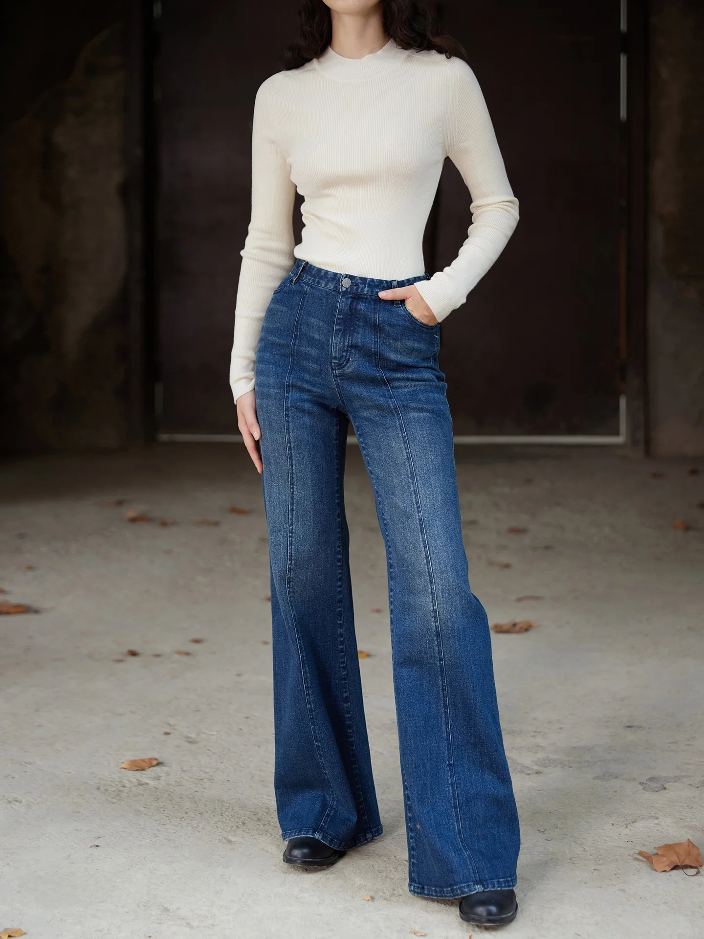 

Брюки-клеш с высокой талией, пропорционального кроя, с эффектом легкой стройности и удлинения ног, из смесового хлопка, повседневные