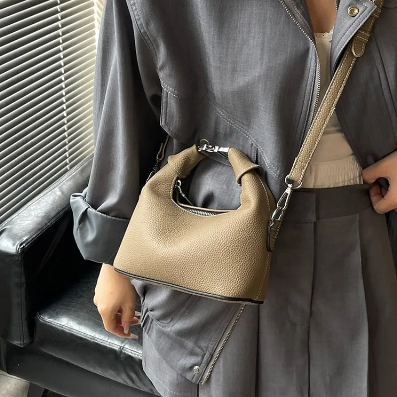 Luxury Shopper Solid Color Commuter Bag For Women Elegant Designer Paris Fashion Large Capacity Versatile Leather Diaper Bags