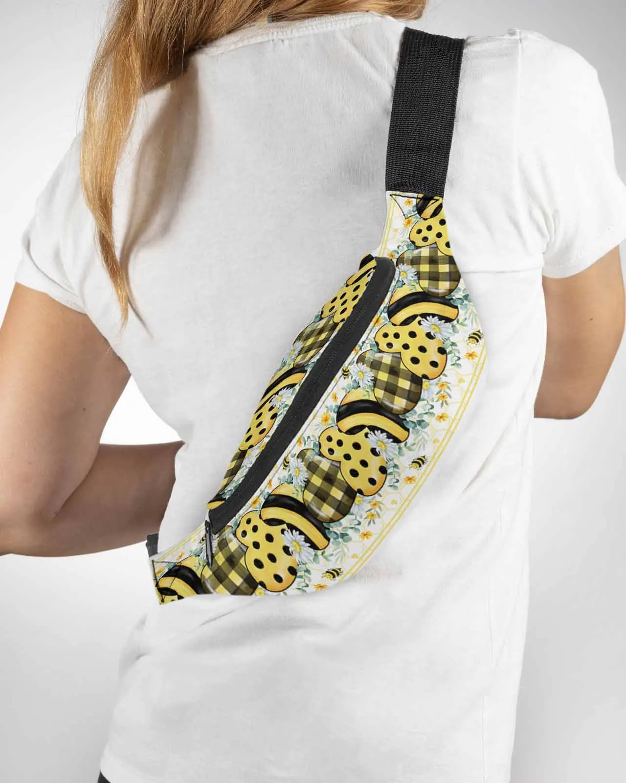 

Bee Nest Eucalyptus Leaves Daisy Flower Yellow Phone Belt Bag Wallet Pouch Waterproof Waist Bag Fanny Pack for Women Men