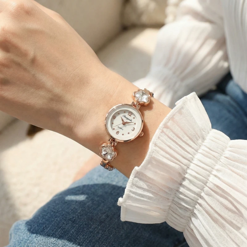 Delicate Women Round Quartz Wrist Watch Sparkly Flower Crystal Bracelet Watches for Women Elegant Ladies Watch Gift Reloj Mujer