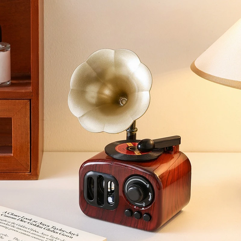 Retro Gramophone Shaped Music Box Desktop Decoration, High-end and Niche Music Box Home Decoration for Living Room and Bedroom