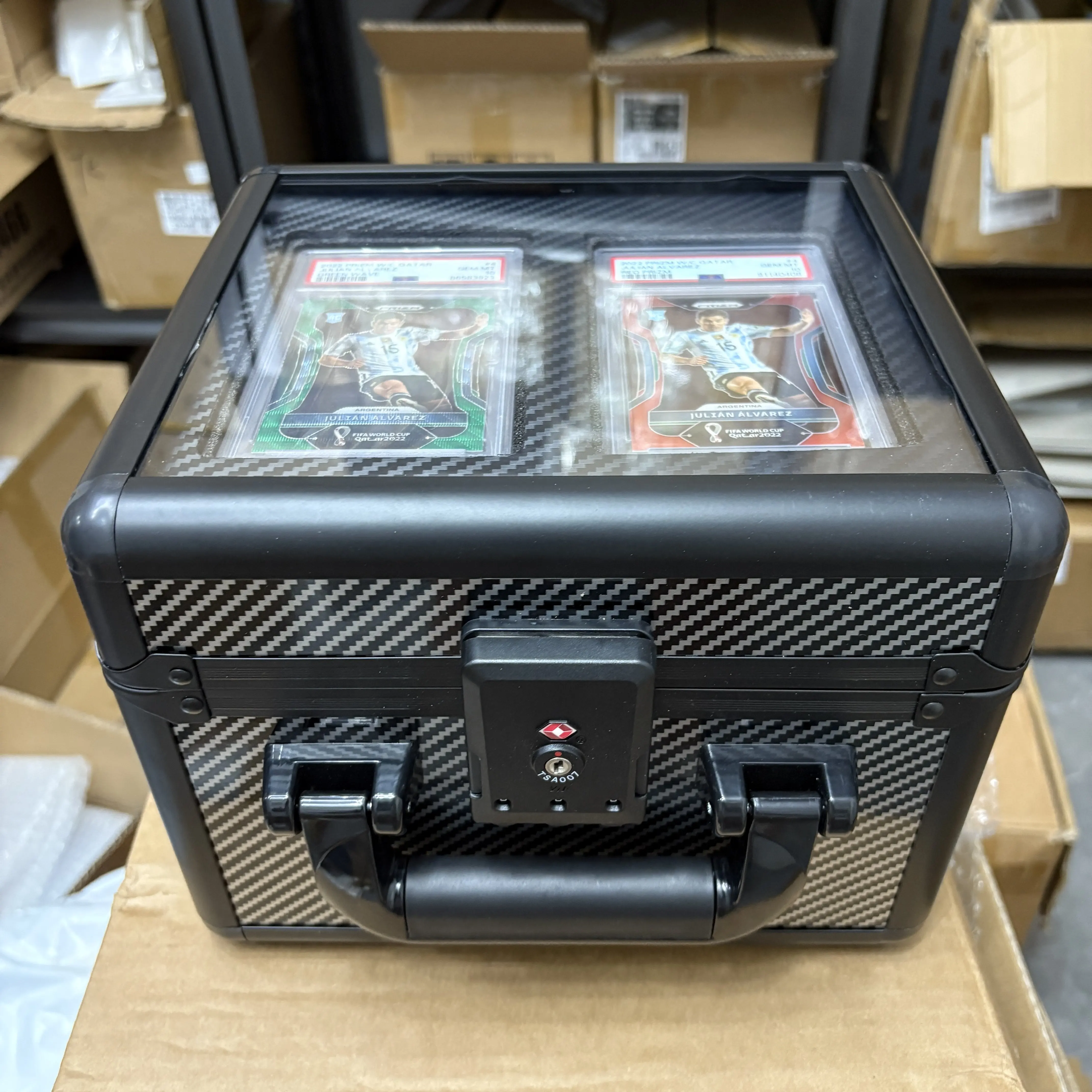 caja-de-tarjetas-tcg-carbonized-skylight-de-2-y-3-ranuras-unidad-protegida-por-metal-con-4-ranuras-y-cerradura-para-almacenamiento-de-tarjetas-coleccionables