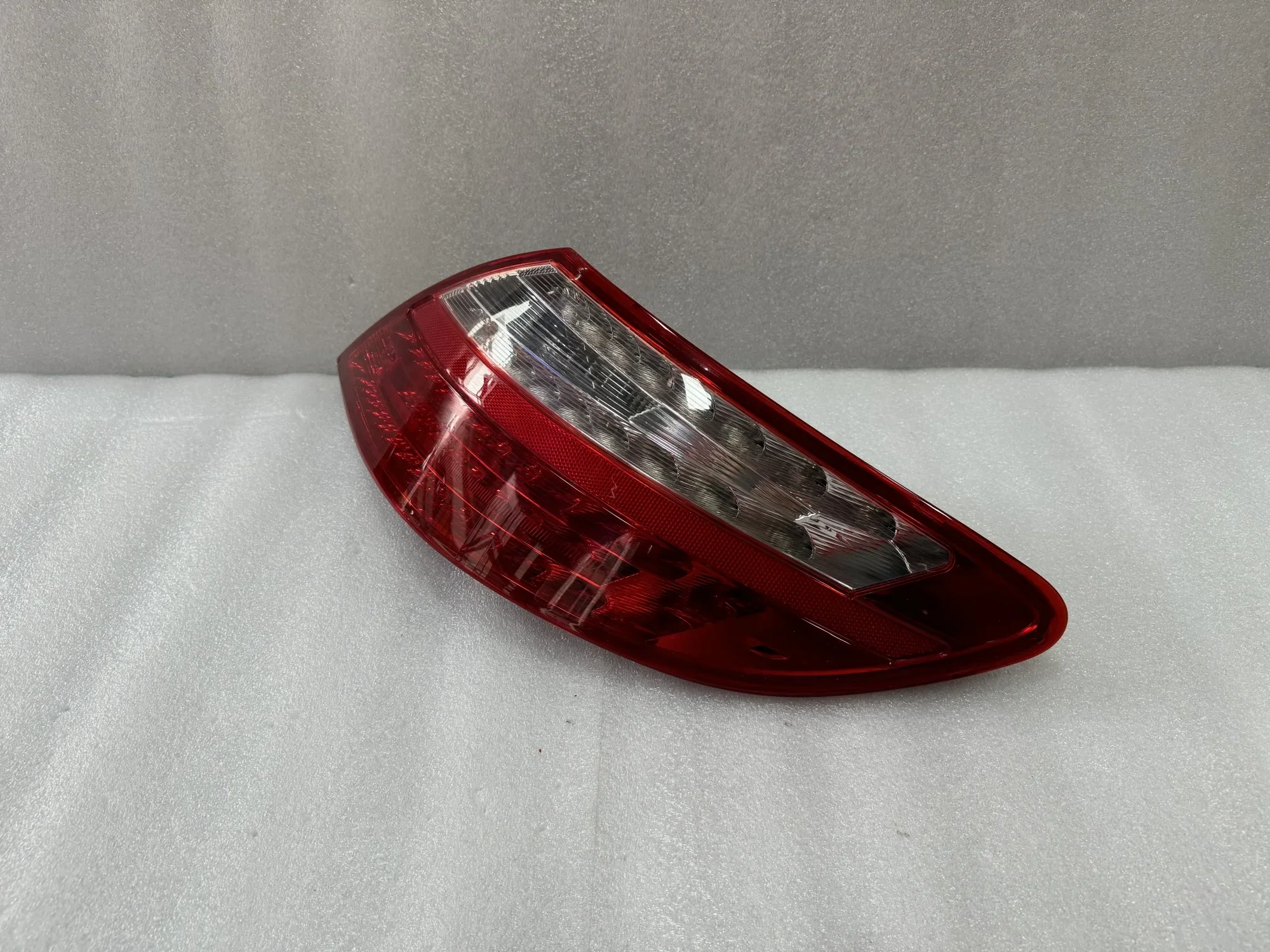 

Подходит для светодиодных комбинированных задних фонарей Mercedes Benz SLK W172 2012 задний фонарь W172 OE: A 1728200264