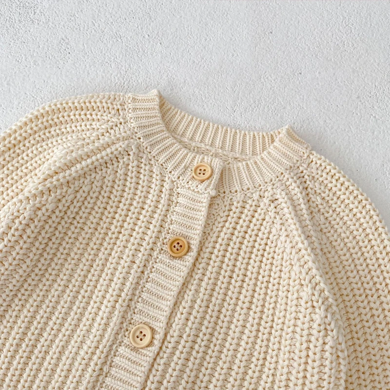 New autumn baby clothing, 0-3 year old girls and children\'s beige knitted long sleeved jacket, cardigan sweater