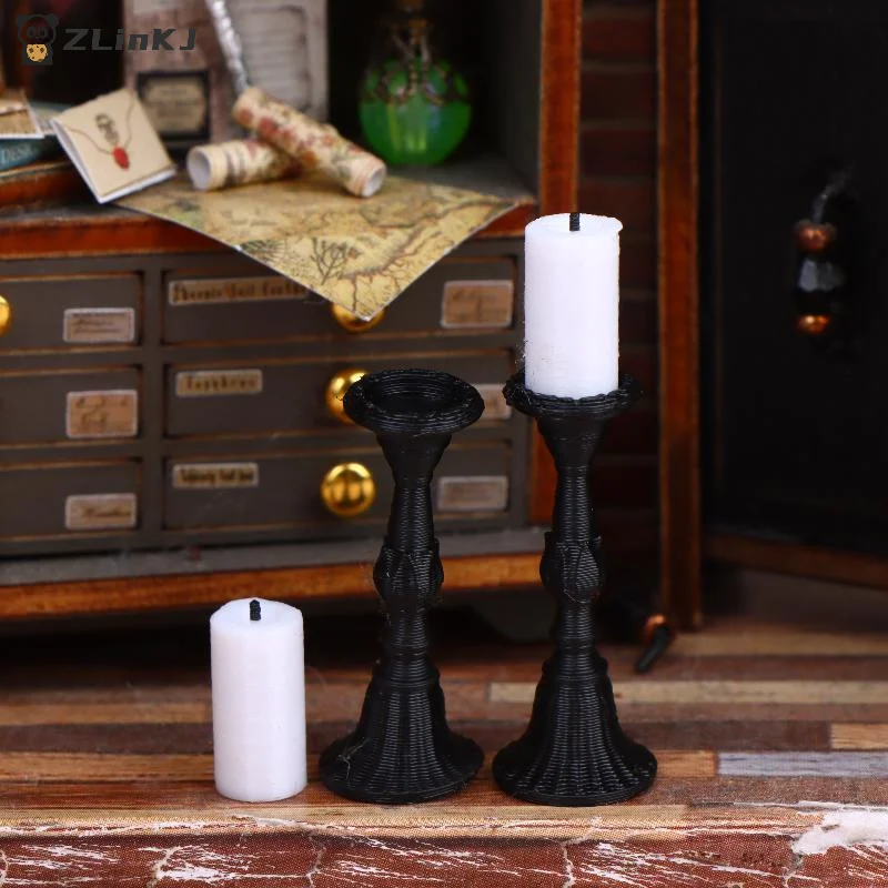 ▶2Pcs Miniature Retro Candle Holder Set With 2 Candles Dollhouse Simulation Candlestick Model Dolls House Mini Scene Decoration