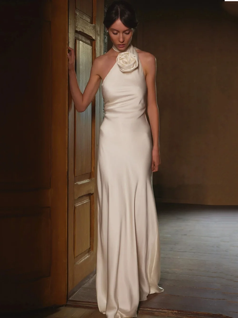 Modphy エレガントな女性のフラワーリボンロングサテンパーティードレスホルターバックレス女性ドレス 2025 夏の女性固体イブニングドレス