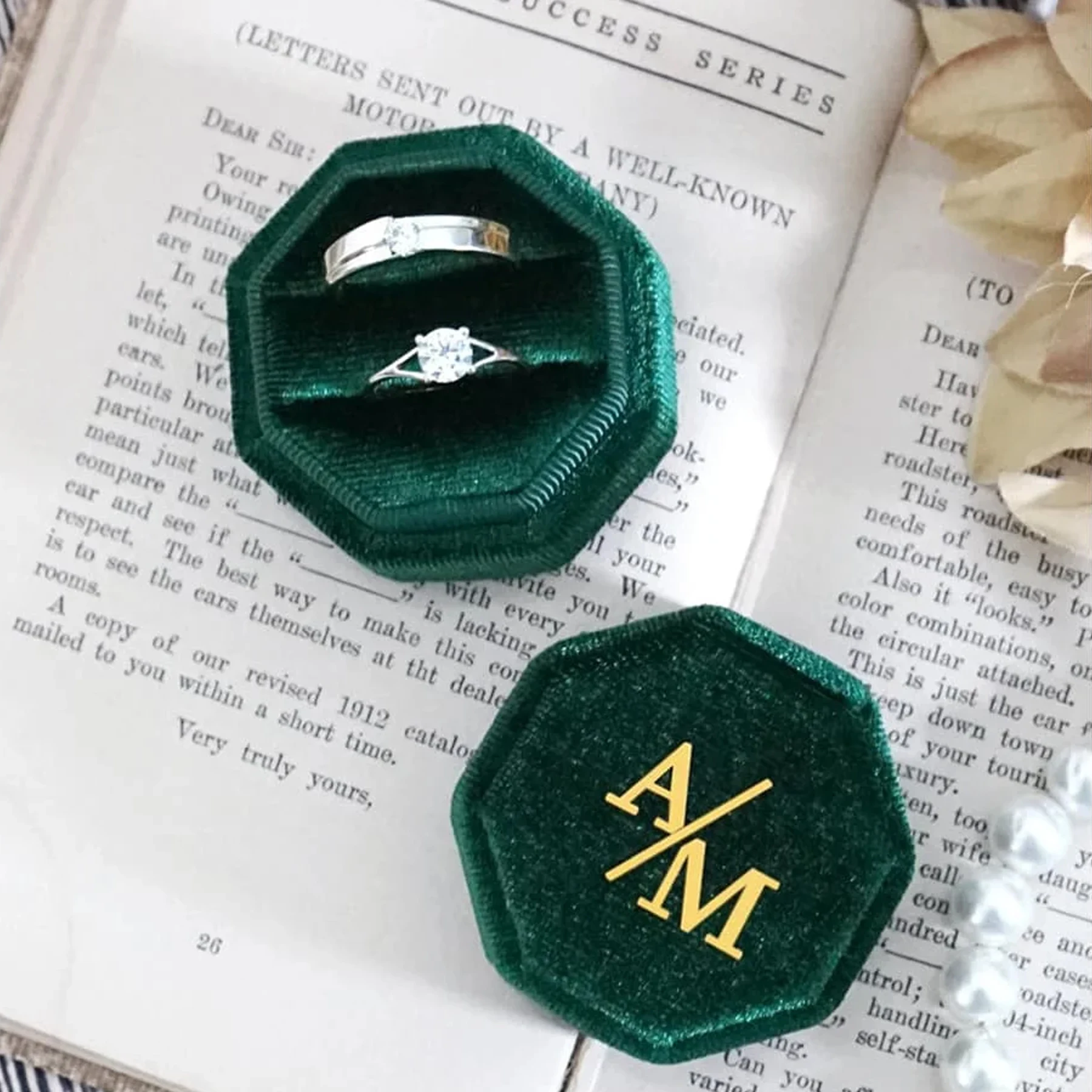 Personlized Wedding Velvet 2 Slots Ring Box Engagement Octagon Bride's Gift Luxury Bridesmaid Gift Modern Wedding Decoration