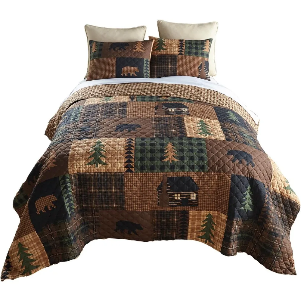 

3-Piece Brown Bear Cabin Lodge Quilt Set with King Size Cover and Pillow Shams for Bedding
