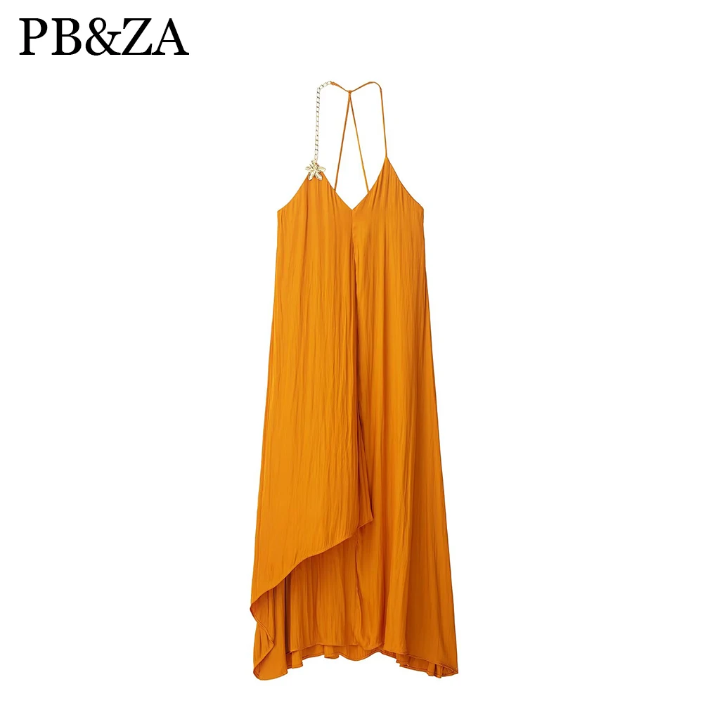 女性のメタルアクセサリーシルクサテンの質感背中の開いたルーズミディドレス V ネックノースリーブ秋の新しい休暇スタイルのドレス