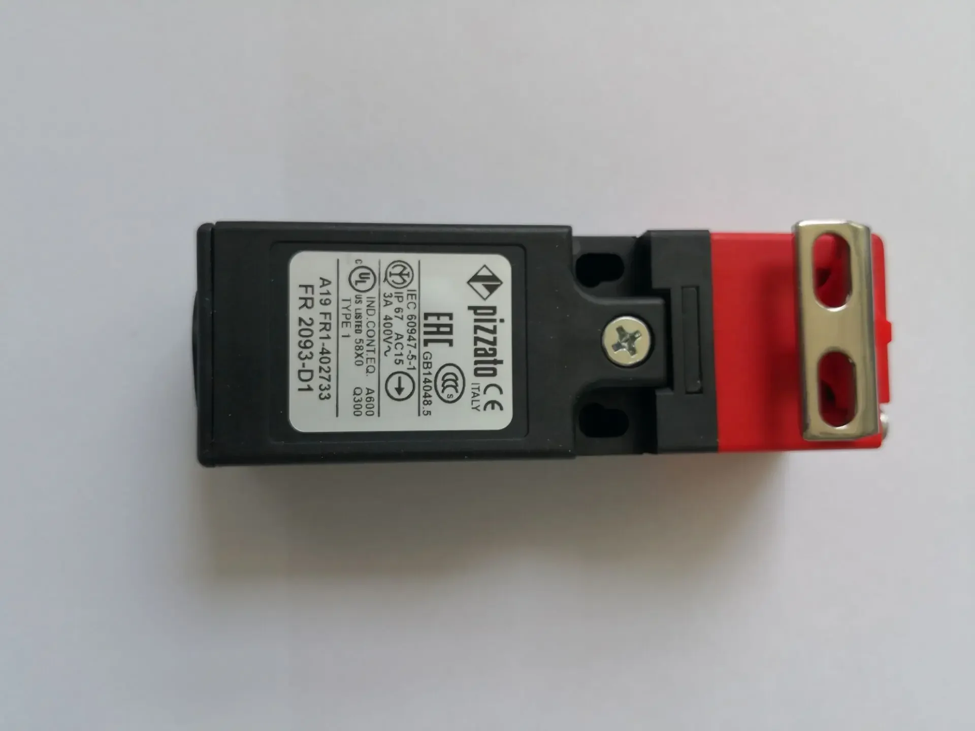 

New original Pizzato safety door switch FR 2093-D1