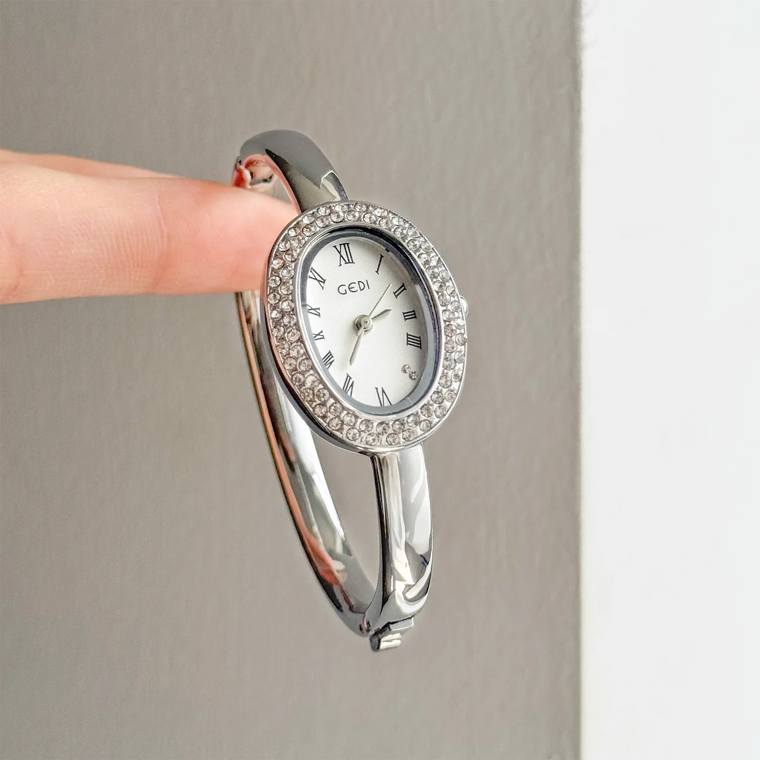 GEDI Luxury Vintage Bracelet-Style Diamond-Set Women's Watches Oval Bathtub-Shaped Water-Resistant Steel Strap Quartz Watch