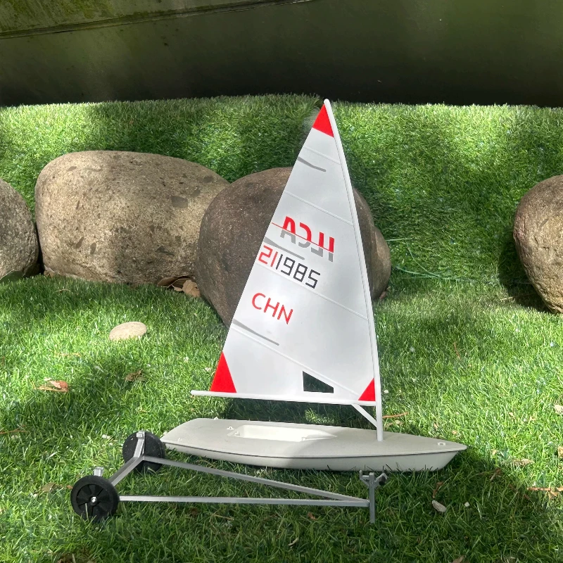 Model żaglówki drukowany w 3D na poziomie ILCA, model żaglówki wyścigowej z poziomem laserowym, precyzyjny statyczny model statku kolekcjonerskiego z ramą łodzi.