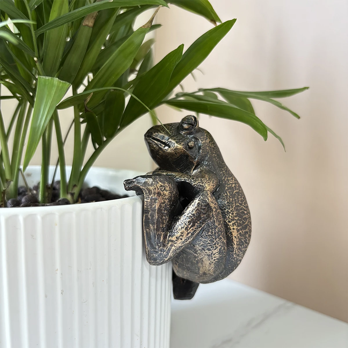 Charmante Frosch-Haken, Verspielte Gartendekoration, Lustige Hängende Blumentopf-Frosch-Statuen-Dekorationen Geeignet für Garten-Blumentopf-Dekoration und Aufhängungen – Detail 4